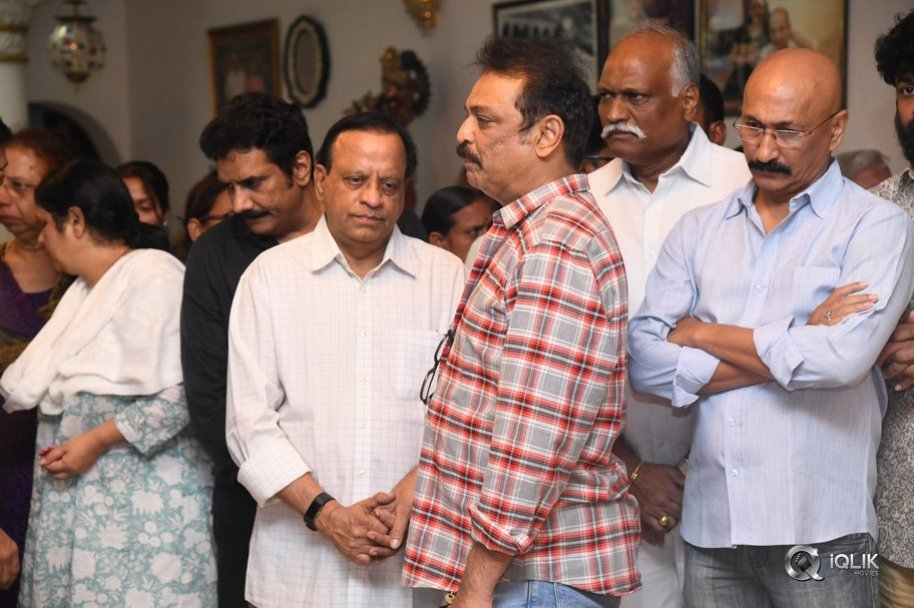 Celebrities-Pay-Homage-to-Vijaya-Nirmala-Garu